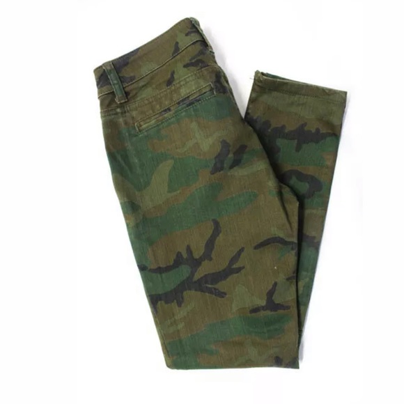 New BDG skinny leg stretchy camo cropped pants
